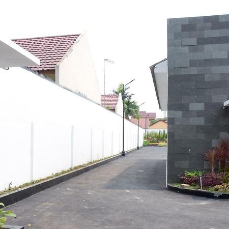 Reddoorz Plus Near Unimed Medan Eksteriør billede